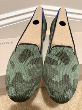 New Size 8 Olive Camo Rothys